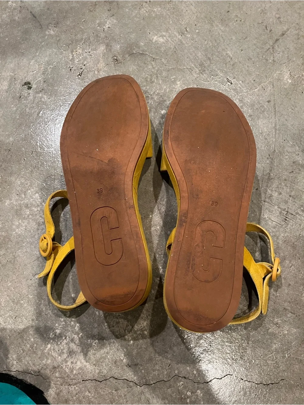 Camper stylish yellow